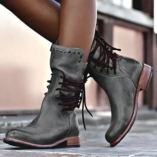 Ann - Leather boots with laces